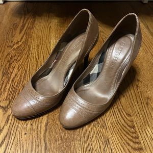 Burberry leather heals size Euro 38.5  - tan with stitching